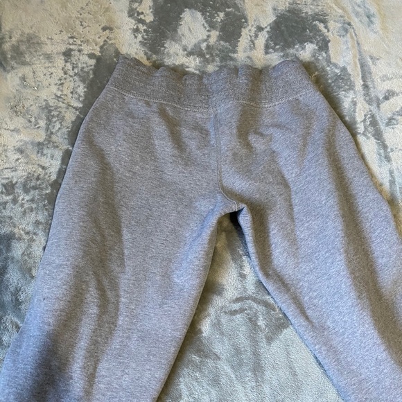 LULU SWEATS!! - Picture 3 of 4